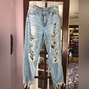 American Eagle Women’s ripped jeans - great condition